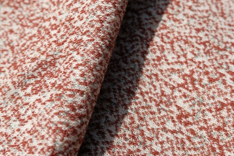 Новая версия колонки Bang & Olufsen с текстилем по дизайну Kvadrat и Front