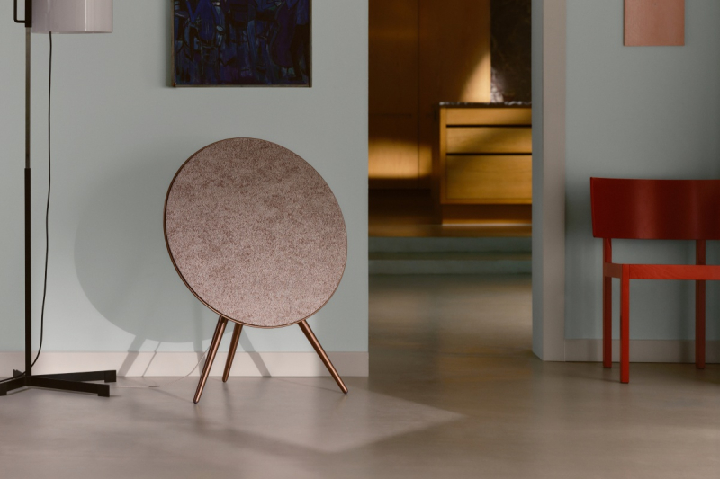 Новая версия колонки Bang & Olufsen с текстилем по дизайну Kvadrat и Front